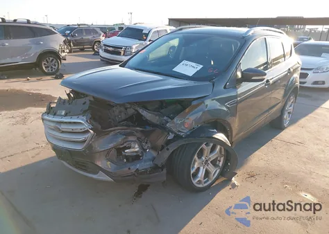 2018 Ford Escape Titanium z USA, uszkodzony, nr VIN 1FMCU9J92JUC78424